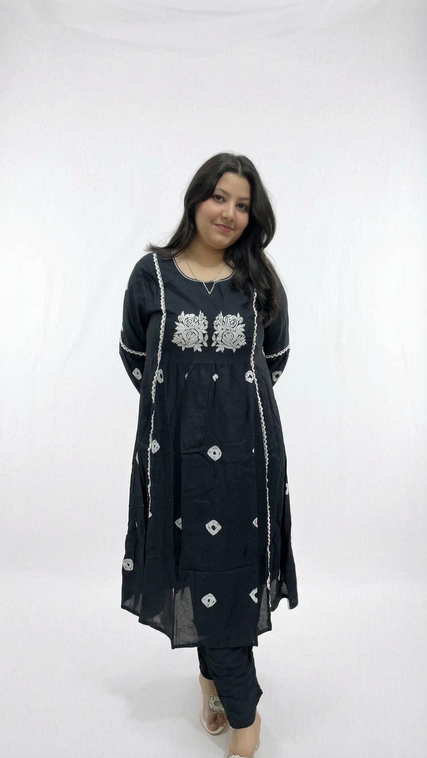 Elegant Black Embroidered Suit - Image 2